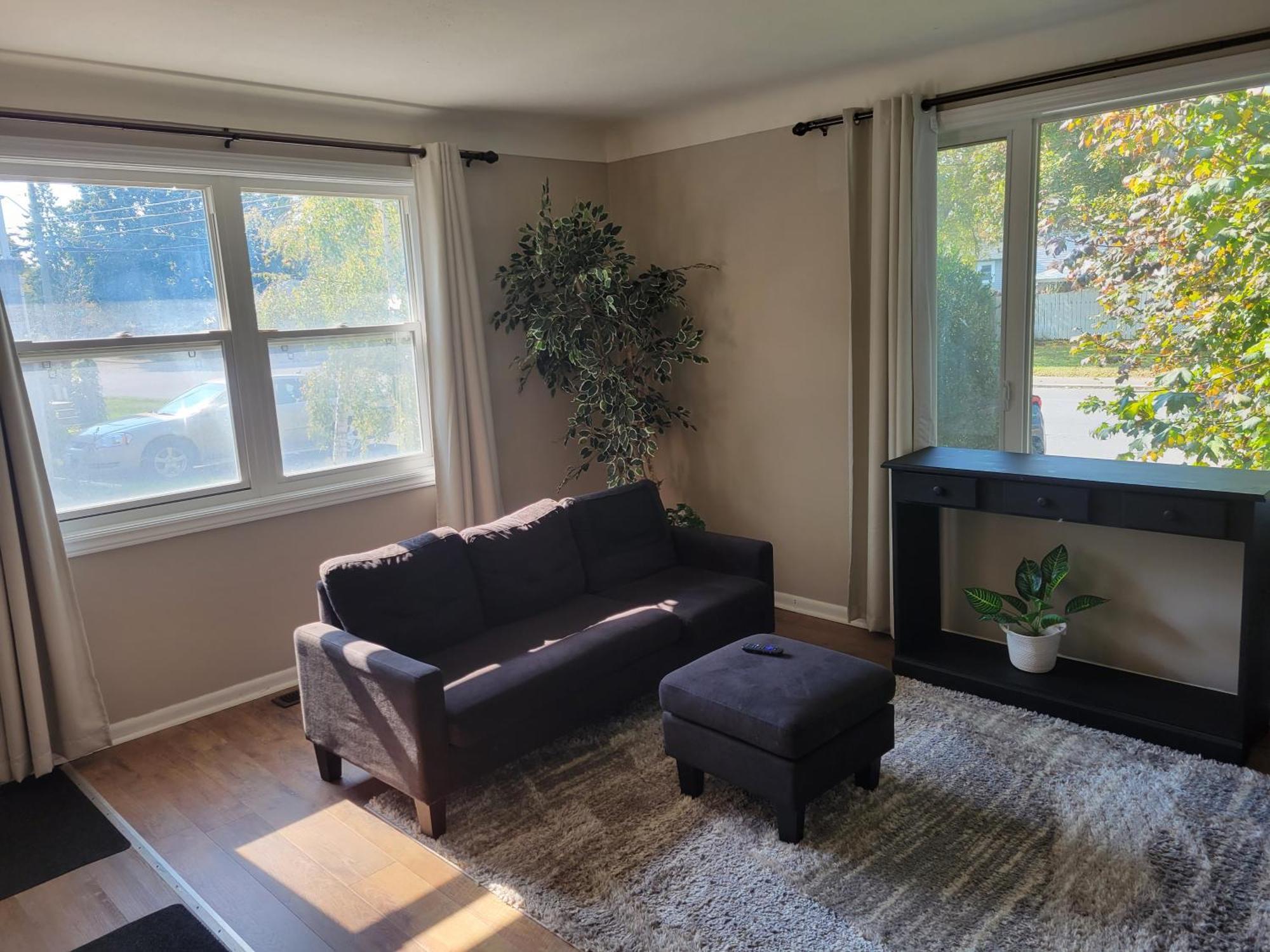 Comfy - Unit 1 * Kingston
